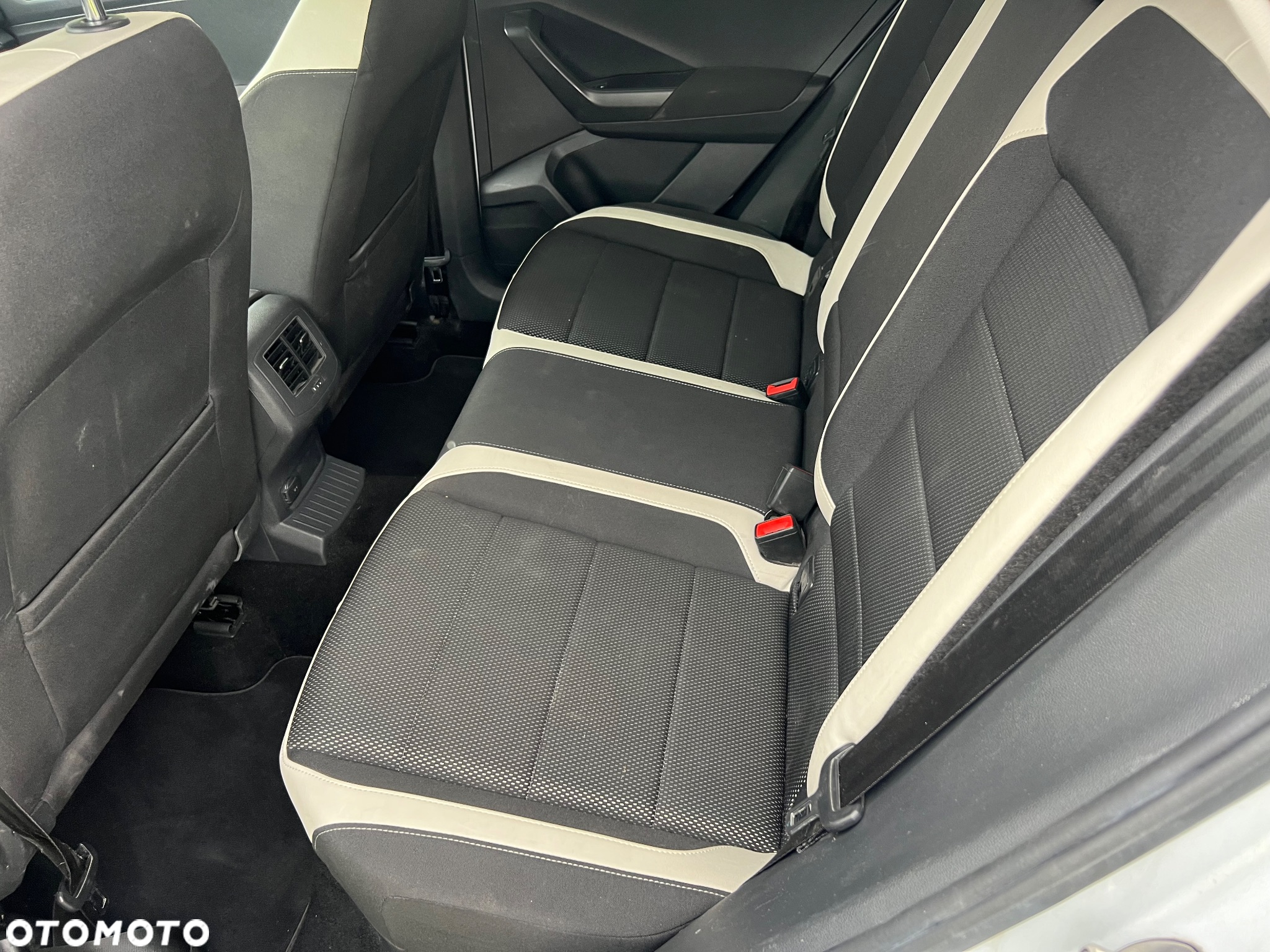 Volkswagen T-Roc 1.6 TDI SCR Style - 12