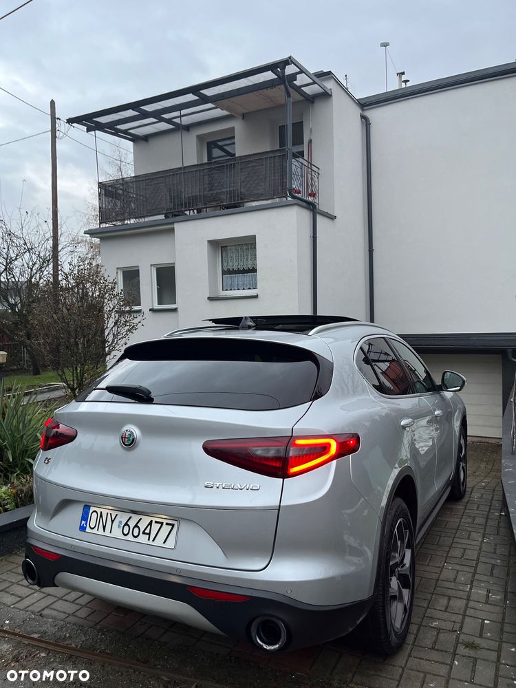 Alfa Romeo Stelvio 2.0 Turbo 16V AT8-Q4 Ti - 3