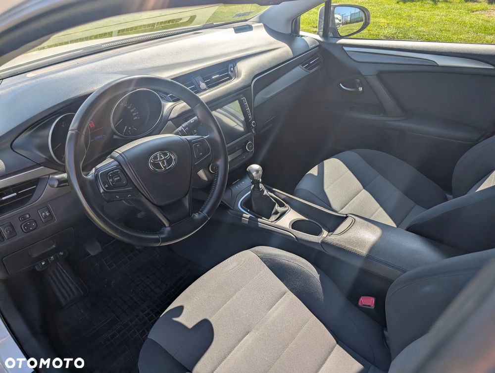 Toyota Avensis 1.8 Premium - 26