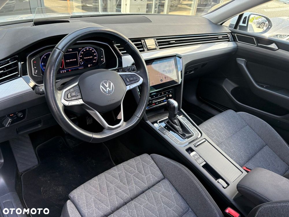 Volkswagen Passat - 12