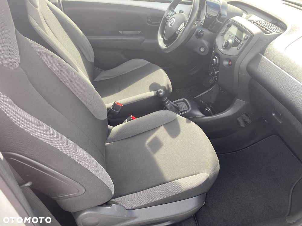 Toyota Aygo x - 25