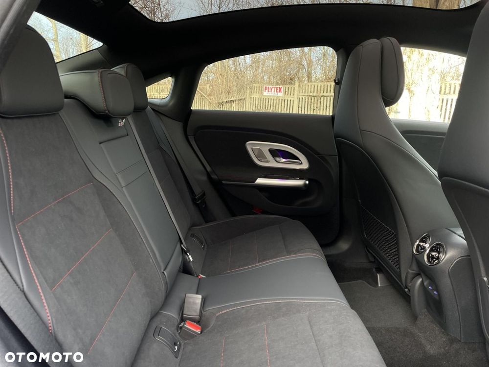 Mercedes-Benz CLA - 24
