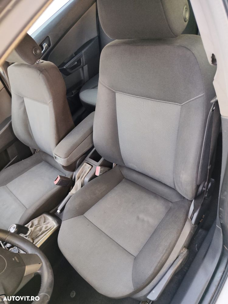 Opel Astra 1.9 CDTI Enjoy - 11
