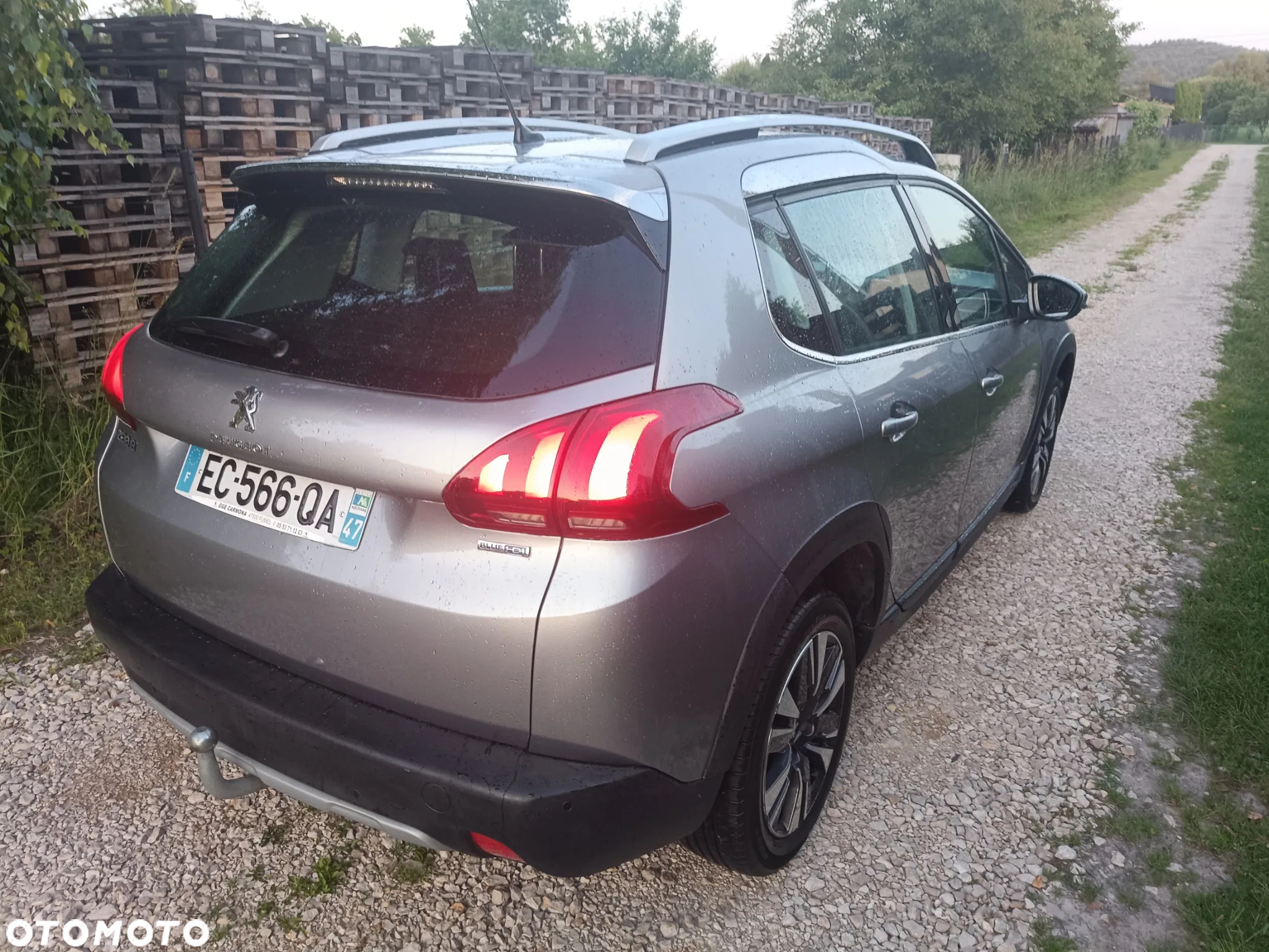 Peugeot 2008 BlueHDi 100 STOP & START Allure - 4