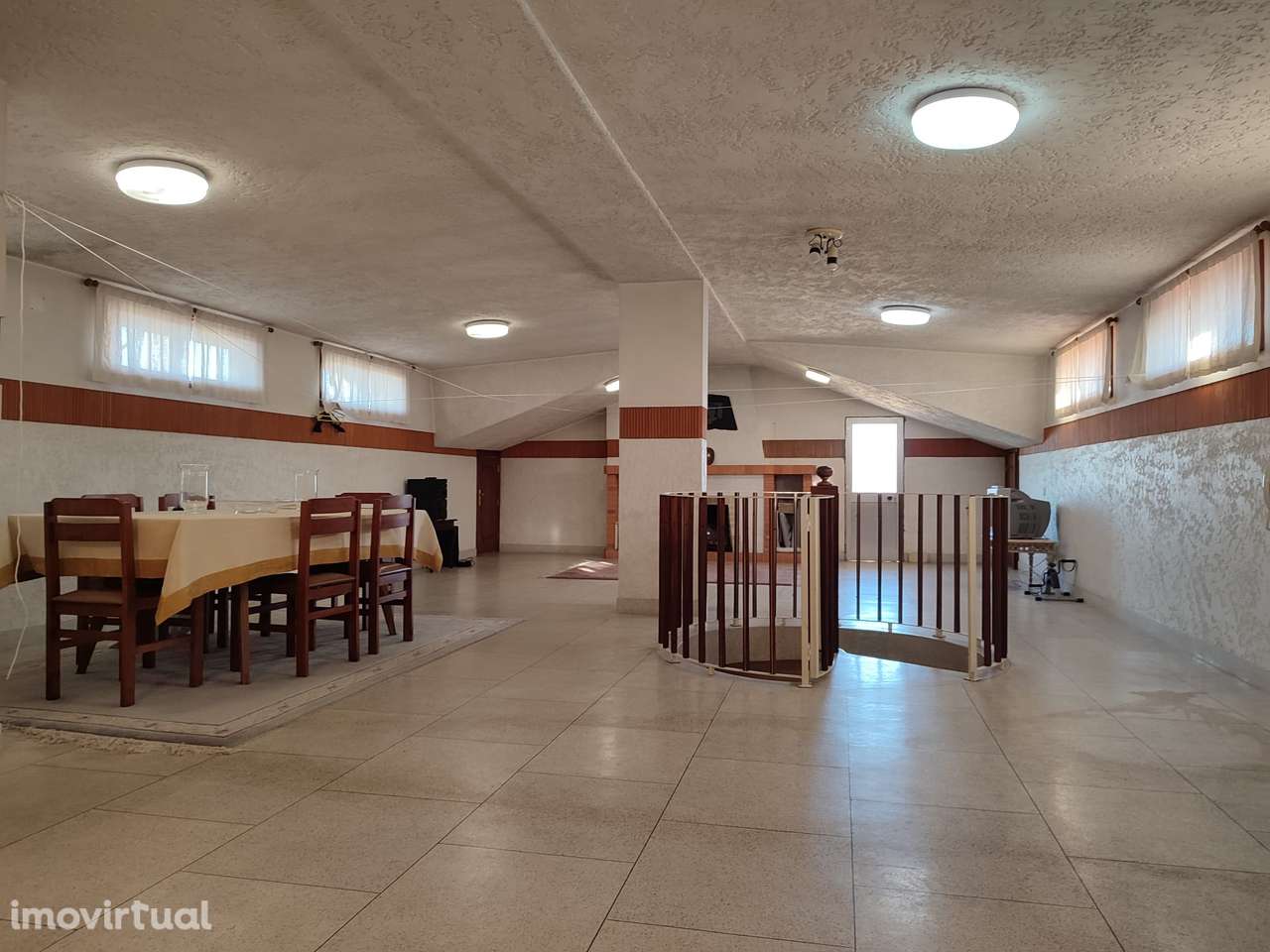 Casa com restaurante, localizada a poucos minutos a pé do mar, Espinho - Grande imagem: 5/33