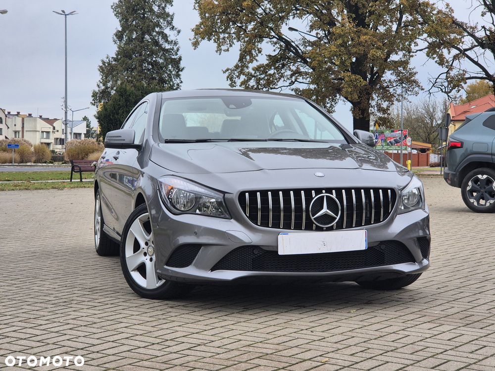 Mercedes-Benz CLA 200 7G-DCT UrbanStyle Edition - 4
