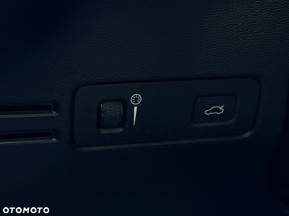Volvo XC 40 D4 AWD Geartronic Momentum Pro - 21