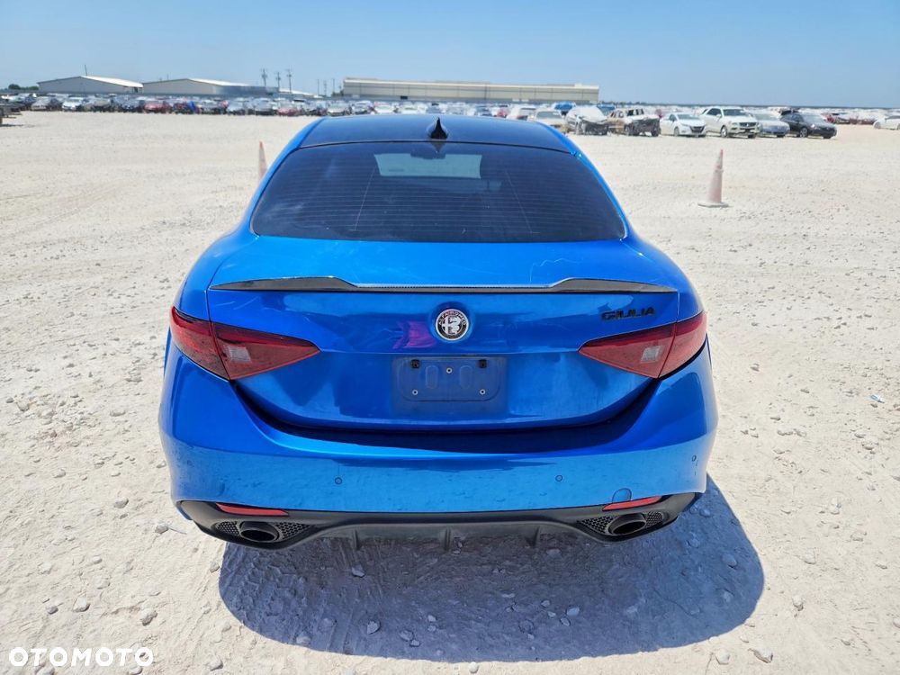 Alfa Romeo Giulia 2.0 Turbo 16V AT8-Q4 Ti - 4