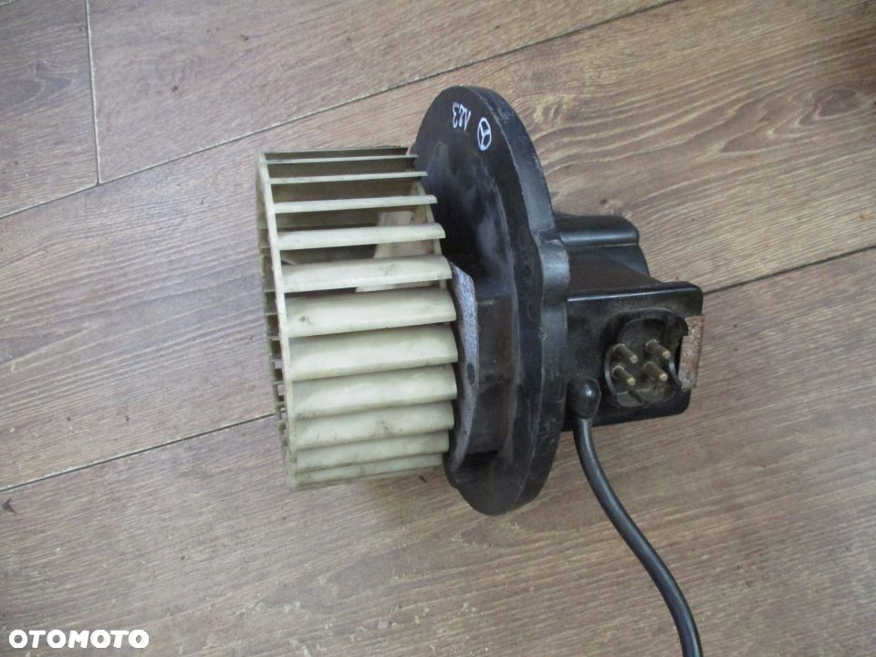 WENTYLATOR WNĘTRZA MERCEDES MB123 76-85 - 1