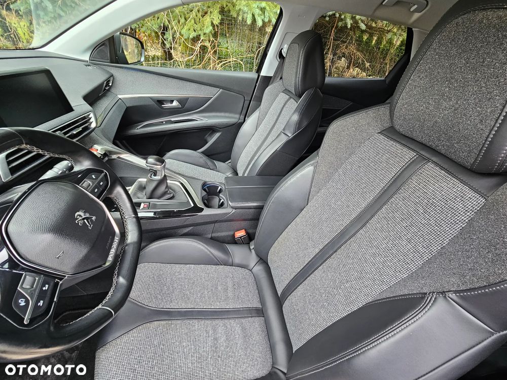 Peugeot 3008 PureTech 130 Stop & Start GPF Allure - 22