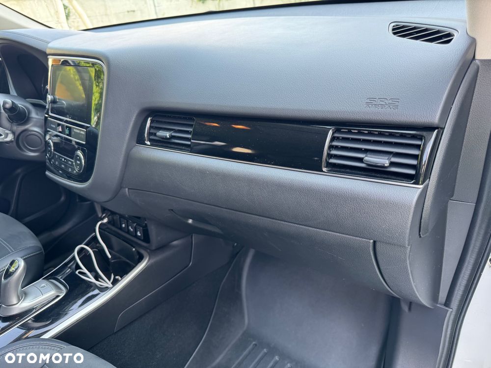 Mitsubishi Outlander - 21