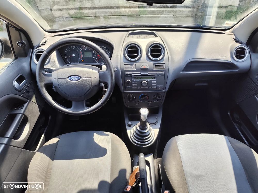 Ford Fiesta 1.4 TDCI Ambiente - 11