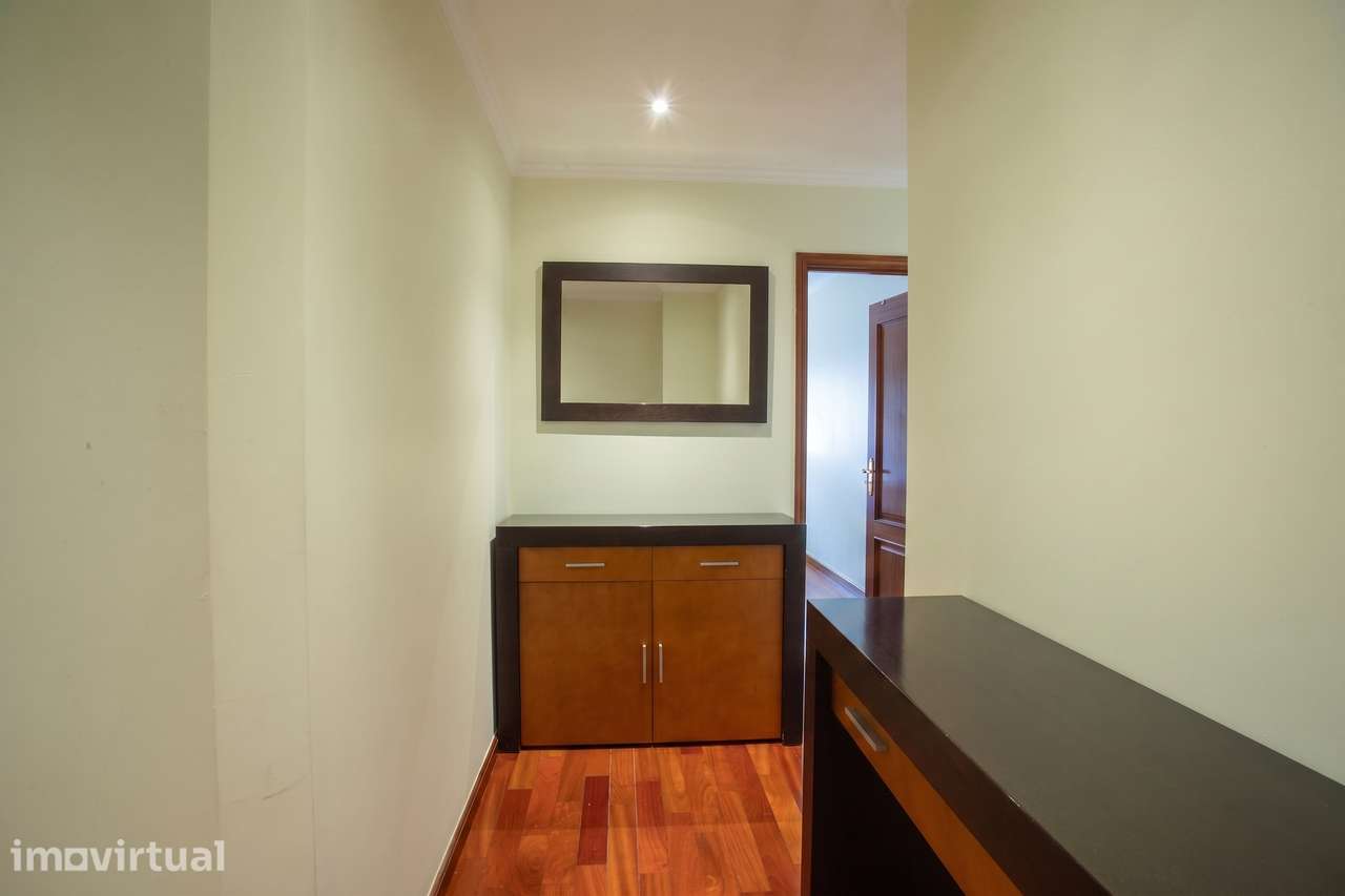 O Apartamento T1+1 Coimbrões, com garagem Box - Grande imagem: 2/29