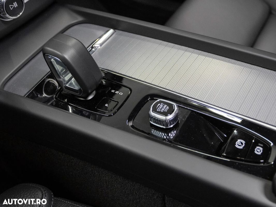 Volvo XC 60 Recharge T6 AWD AT Core - 23
