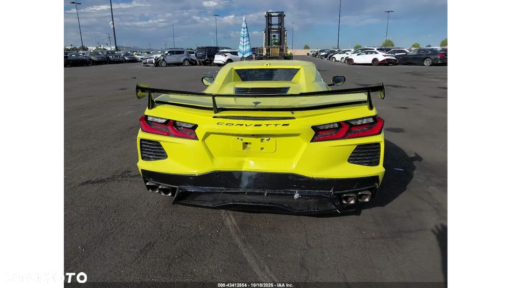 Chevrolet Corvette - 8