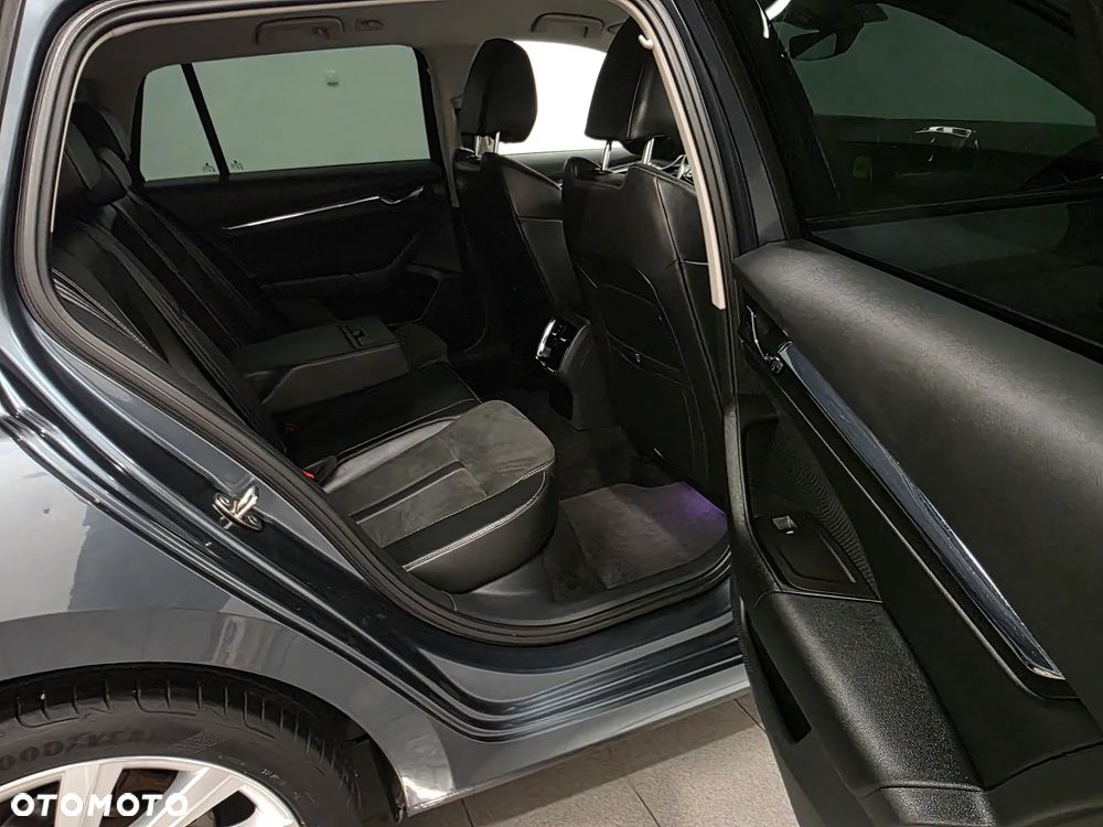 Skoda Octavia 2.0 TDI DSG Exclusive Plus - 32