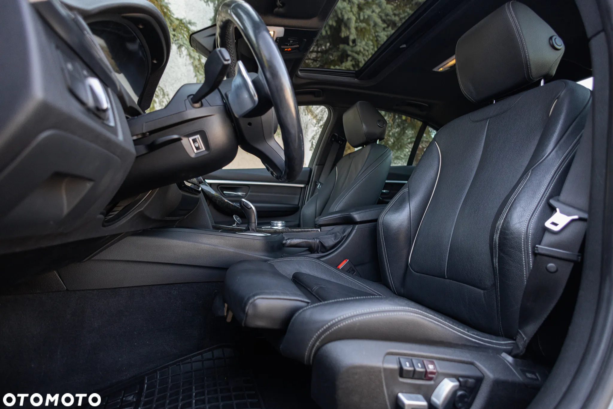 BMW Seria 3 330i xDrive - 26