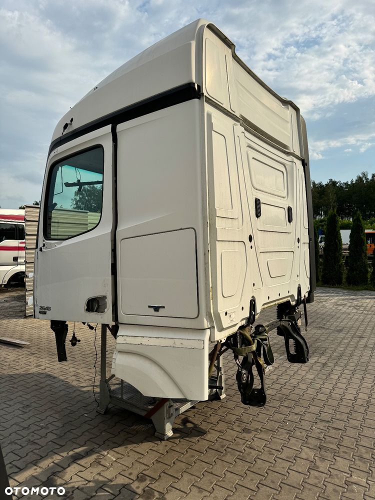 Kompletny szkielet kabiny sypialnej Mercedes Actros 2545 MP4, drzwi, maska - 3