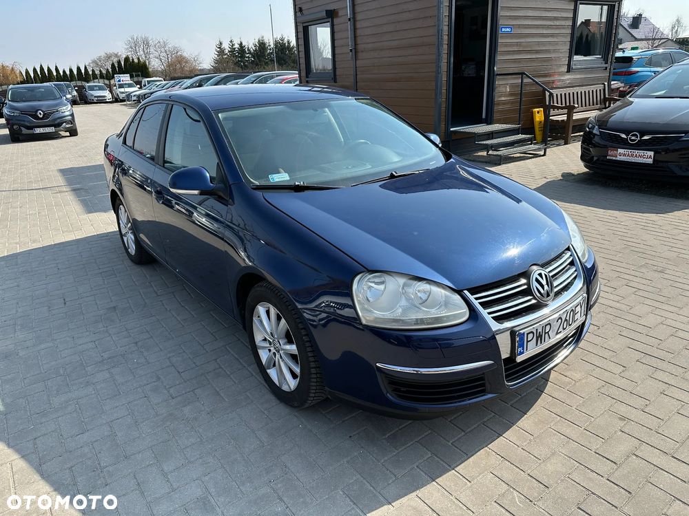 Volkswagen Jetta - 2