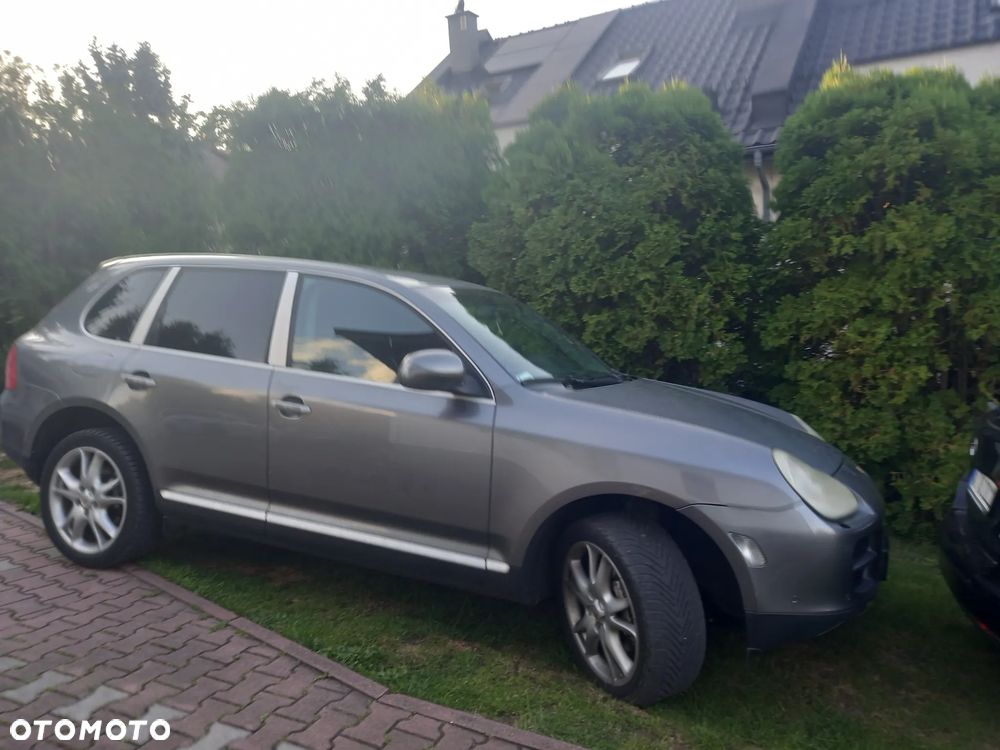 Porsche Cayenne - 1