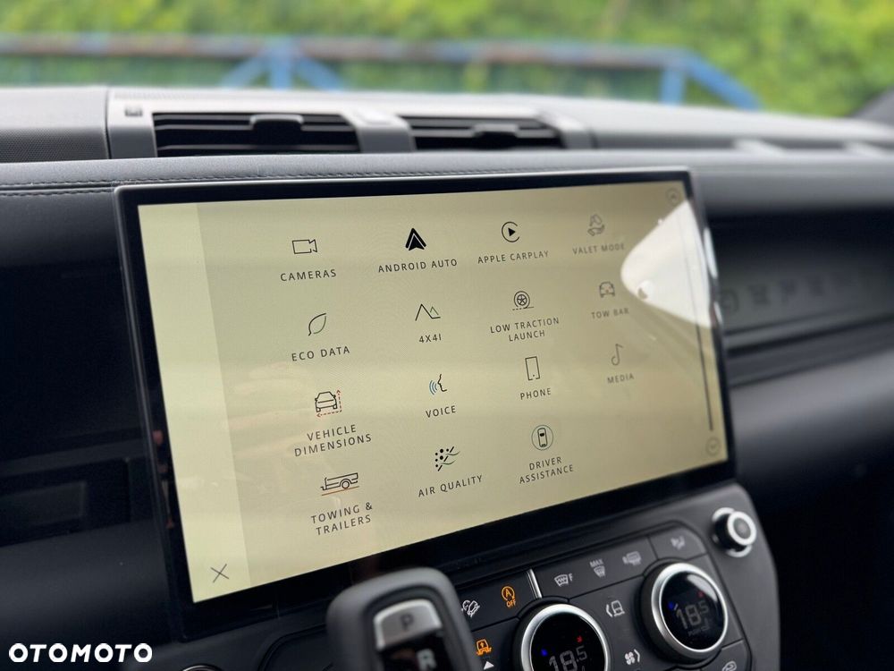 Land Rover Defender - 20