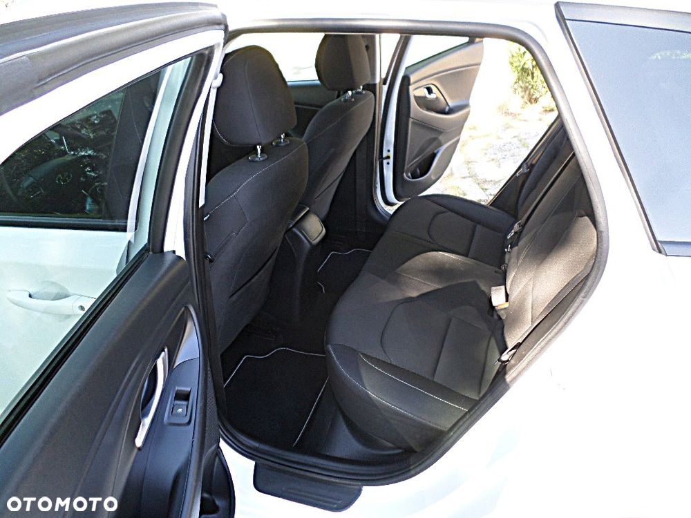 Hyundai i30 blue Kombi 1.4 Style - 23