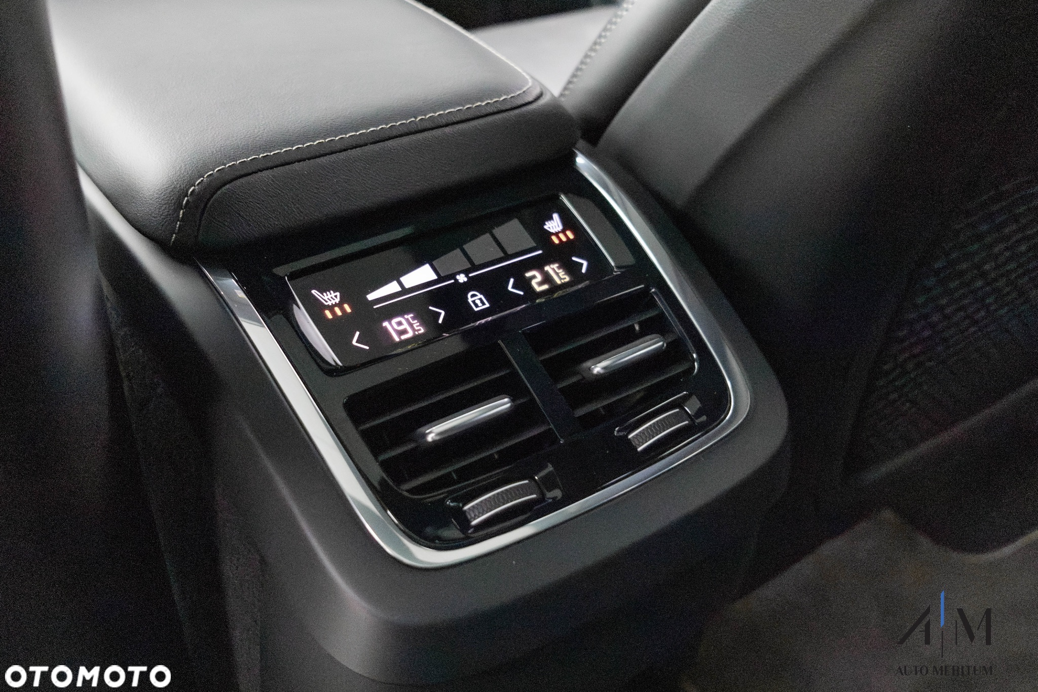 Volvo XC 60 B4 D AWD Ultimate Dark - 31