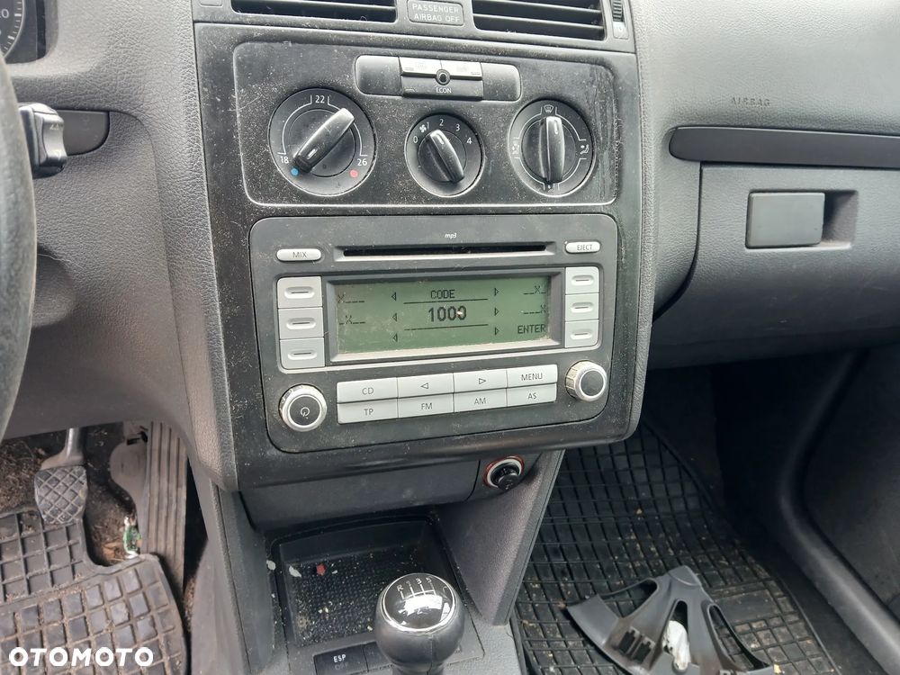 volkswagen touran 2004 fotel fotele kanapa deska kokpit podsufitka boczek boczki klamka podłokietnik - 4