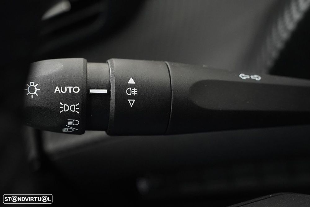 Peugeot 2008 1.2 PureTech Allure EAT8 - 17