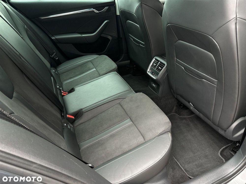 Skoda Octavia 2.0 TDI 4x4 Scout DSG - 9