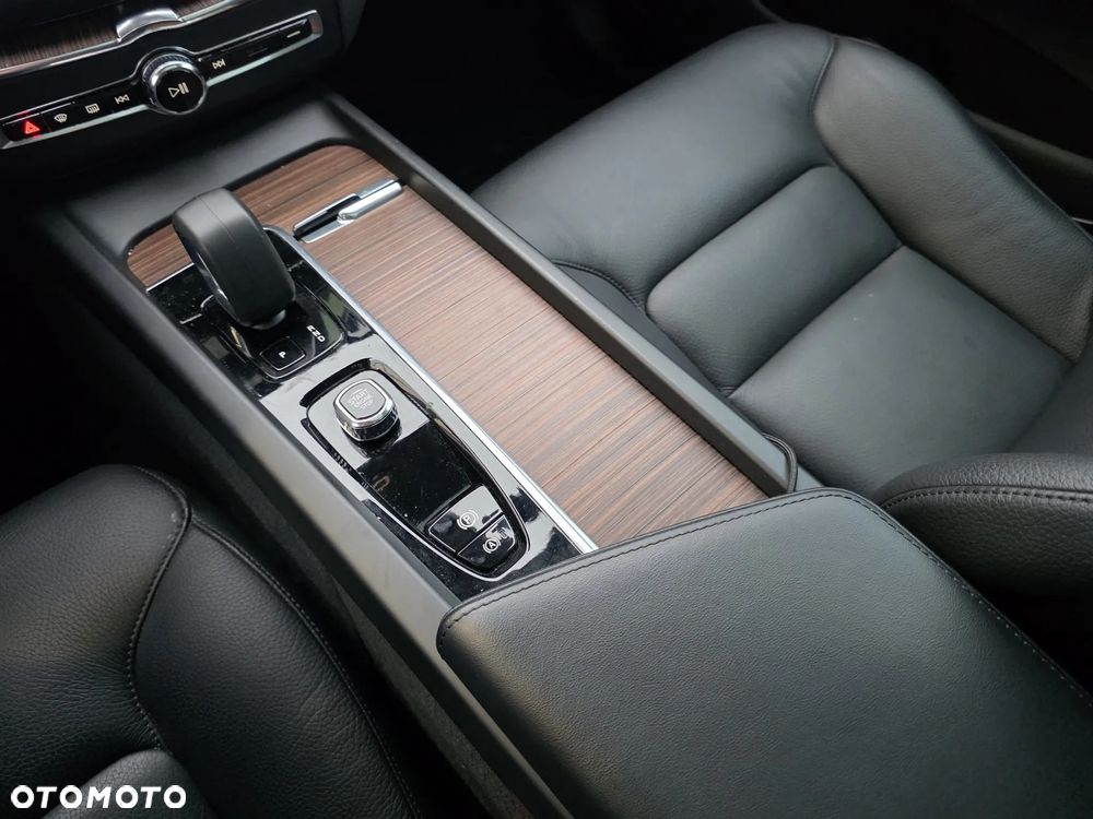 Volvo XC 60 B5 B AWD Plus Bright - 28