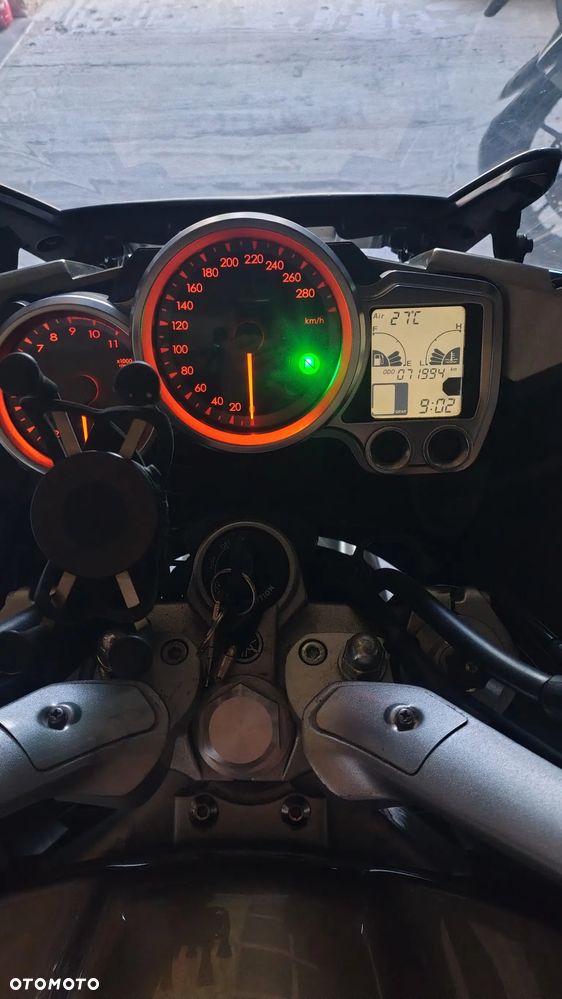 Yamaha FJR - 8