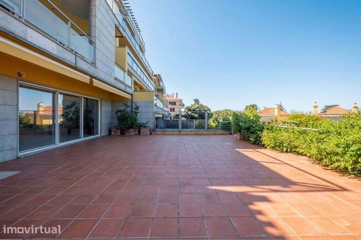 Moradia T6 com vista mar e elevador no Estoril Real - Grande imagem: 5/26