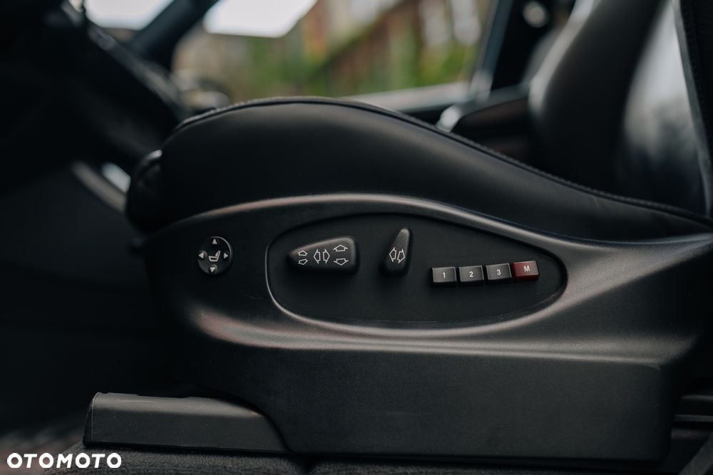BMW X5 4.8 is - 23