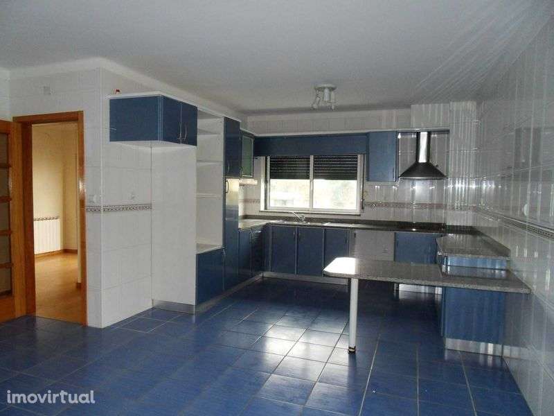 Excelente Moradia Isolada, 350m2, Aquecim. Central, Rio de Loba, Viseu - Grande imagem: 2/12