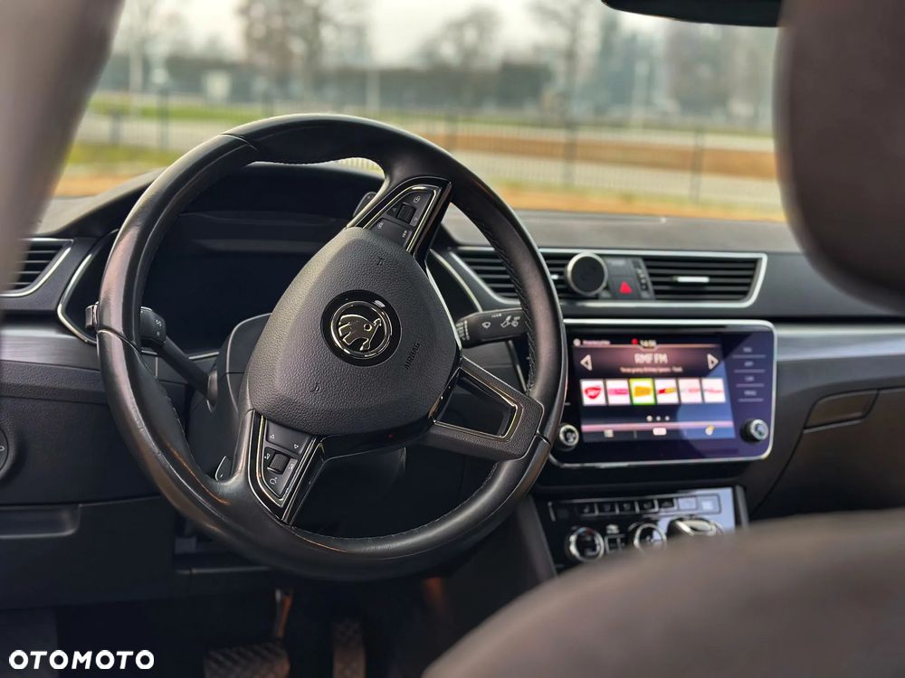 Skoda Superb 2.0 TDI SCR Style DSG - 22