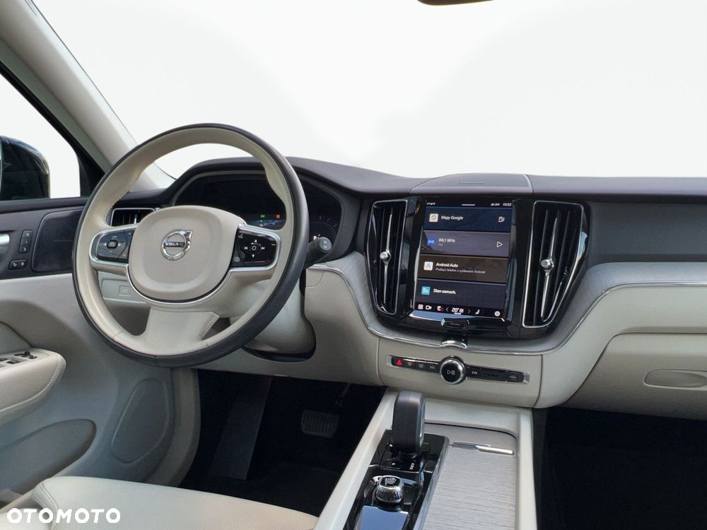 Volvo XC 60 B5 B AWD Plus Dark - 18