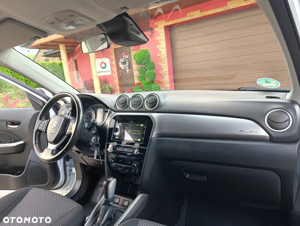 Suzuki Vitara 1.0 Boosterjet Premium 4WD - 32