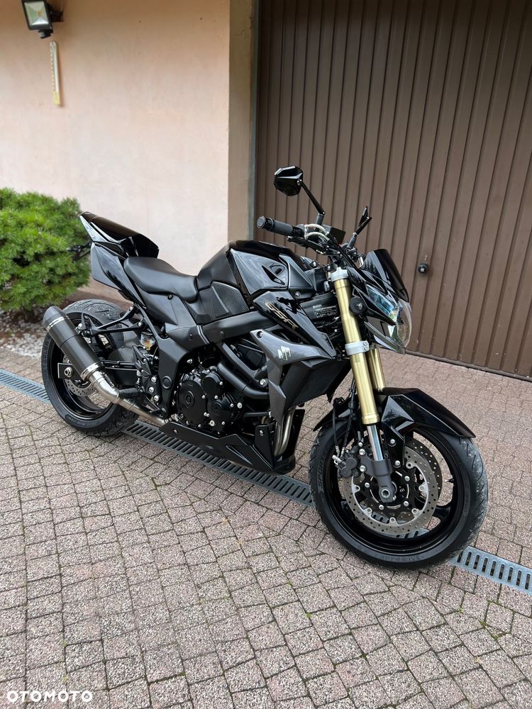 Suzuki GSR - 1
