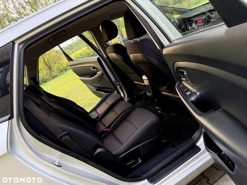 Kia Carens 1.6 GDI L - 29