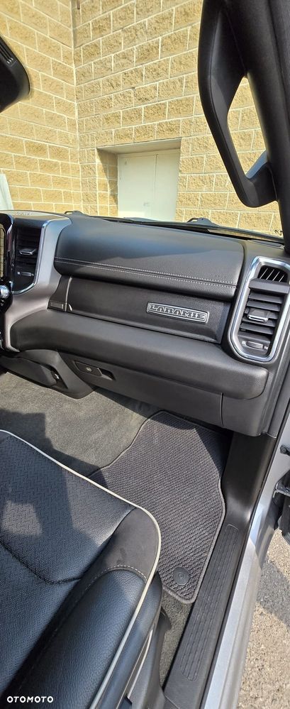 RAM 1500 5.7 eTorque Crew Cab Shortbed Laramie Chrome - 9