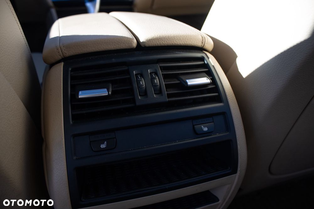 BMW Seria 5 528i xDrive - 10