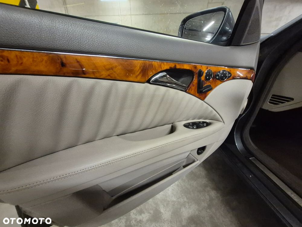 Mercedes-Benz Klasa E 500 4Matic Automatik Elegance - 30