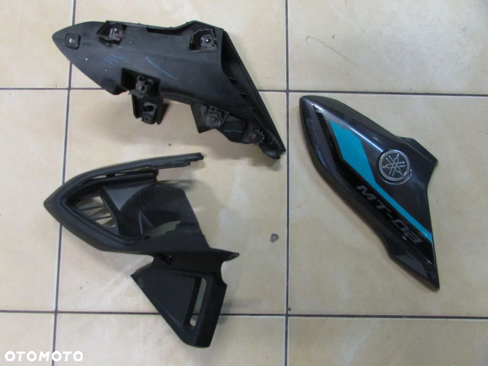 YAMAHA MT-03 2020+ osłona owiewka wlot prawy - 1