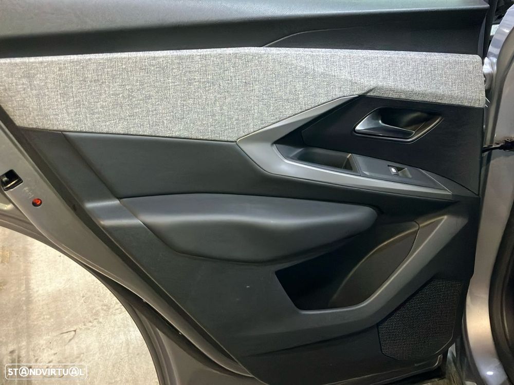 Peugeot 3008 1.2 Hybrid Allure e-DCS6 - 18