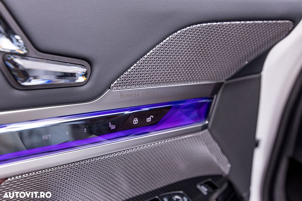 BMW Seria 7 740d xDrive MHEV - 23