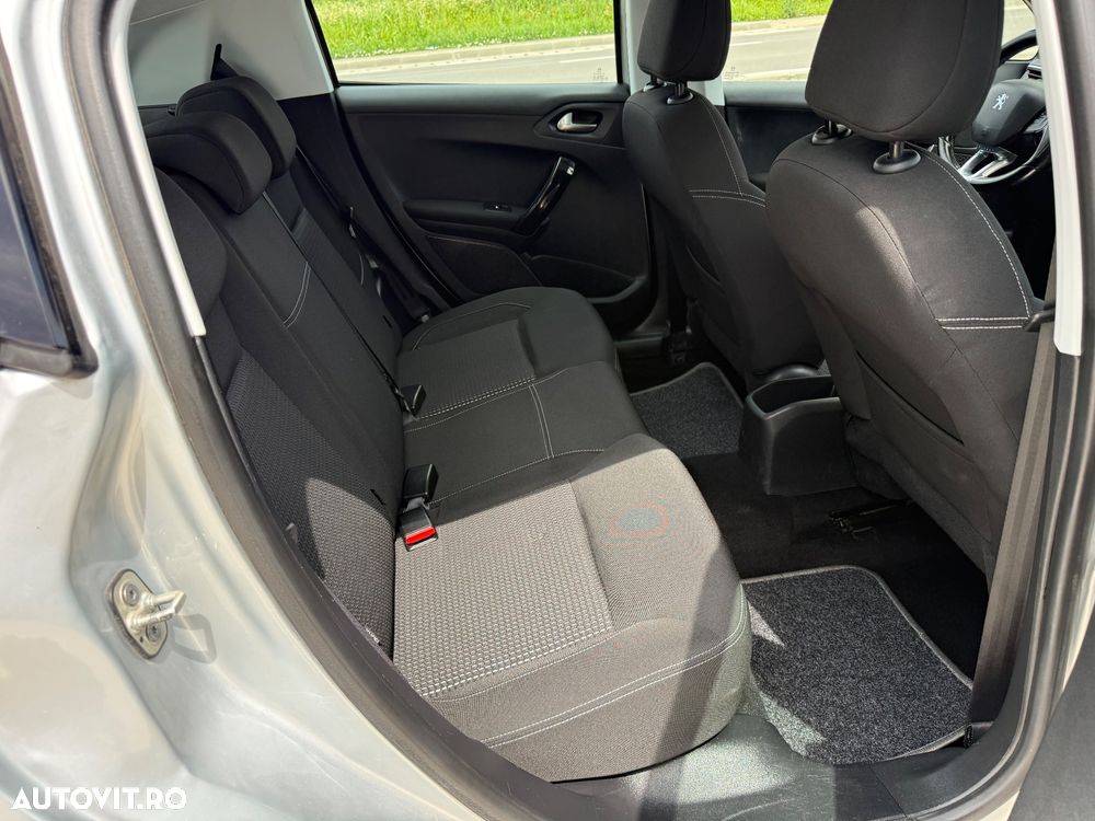 Peugeot 208 1.2 L PureTech Turbo S&S EAT6 Allure - 7