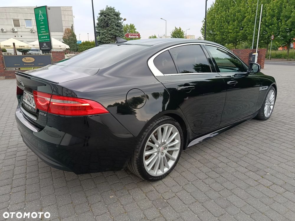 Jaguar XE D180 R-Dynamic S - 10