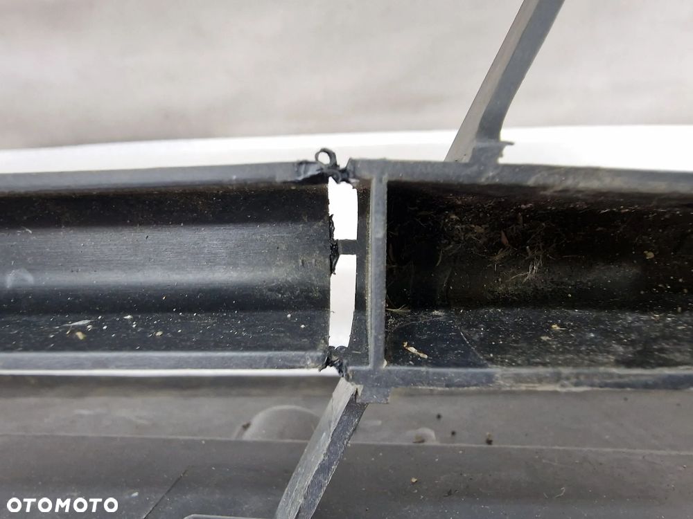 BMW F20 / F21 / F30 / F31 11- KIEROWNICA / WLOT POWIETRZA , NR 51747255414 , NR AUKCJI KP81 - 10