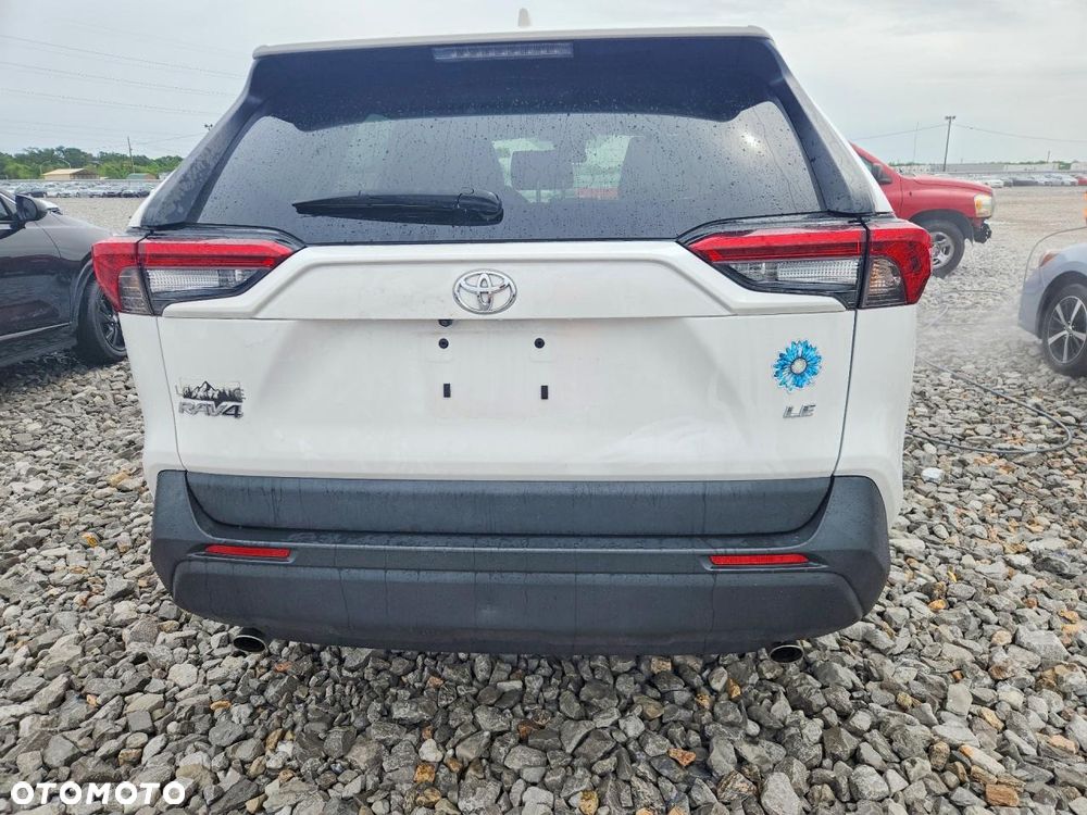 Toyota RAV4 - 6